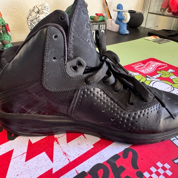 Nike LeBron 8 ‘Blackout’ – 2010 Miami Heat Era, All Business, No Distractions - Picture 5 of 6